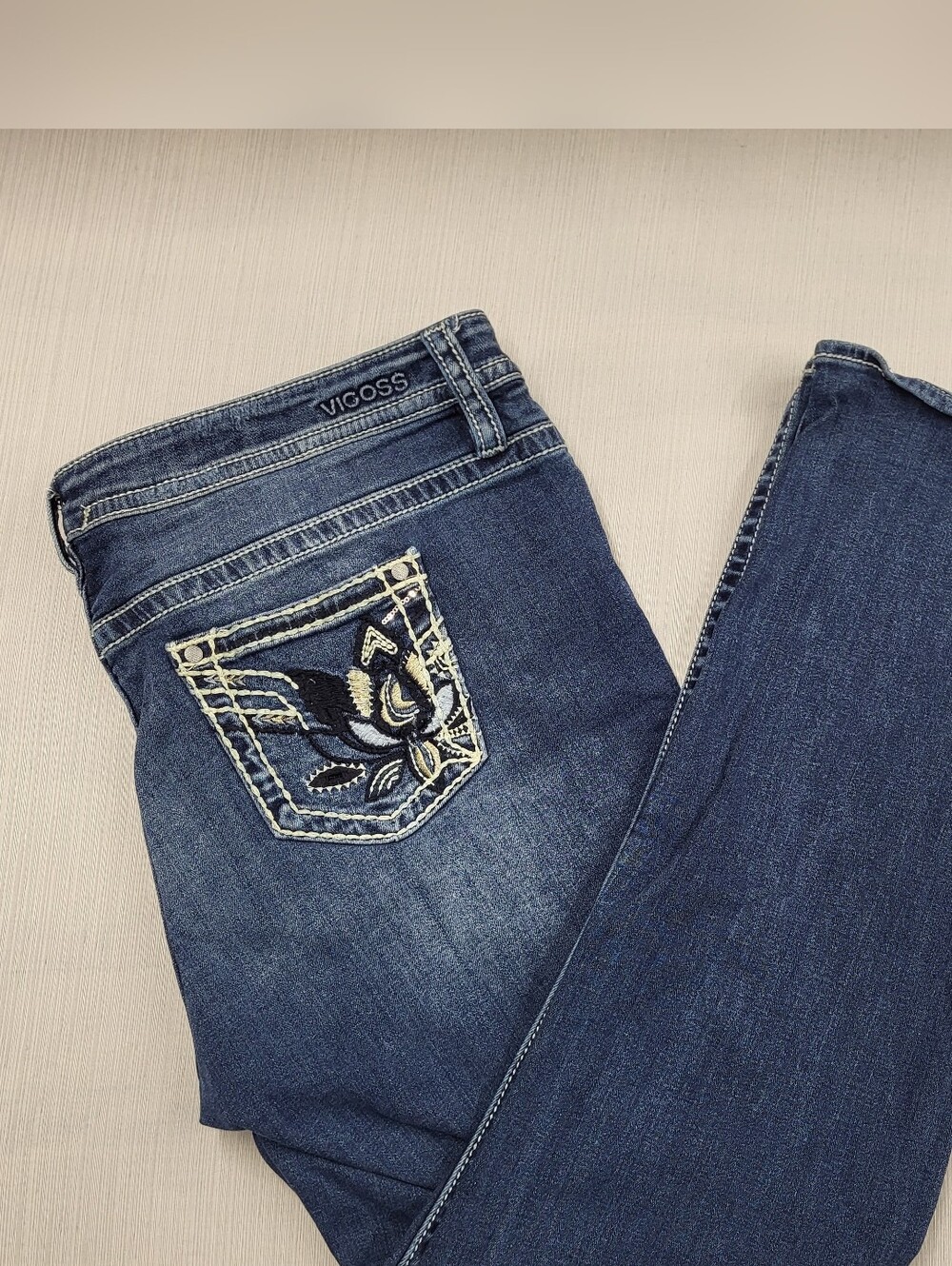 Vigoss womens Size 22 Slim  Bootcut  jeans Distressed Embroidered Back Pockets